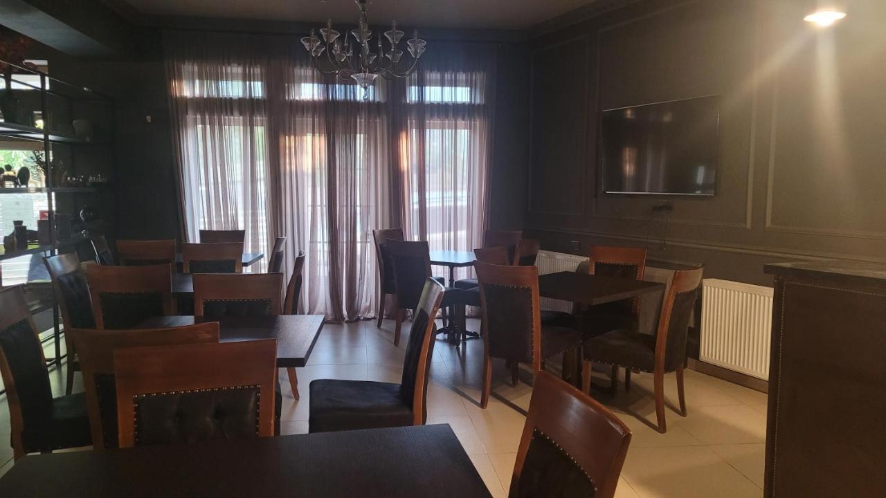 Hotel Plaza Tbilisi Esterno foto