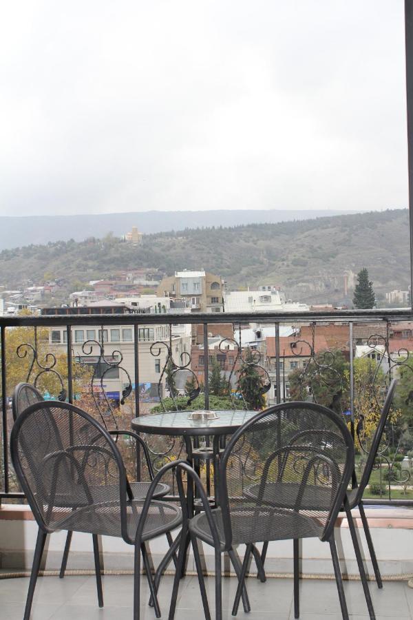 Hotel Plaza Tbilisi Esterno foto